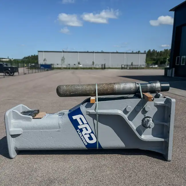 Begagnad hydraulhammare av märket Furukawa, modellen är F45LN.