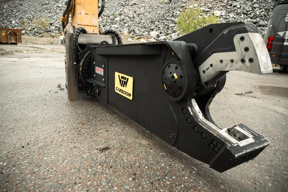 VTN stålsax C12500R i Hardox-stål, robust konstruktion för rivning och metallåtervinning.
