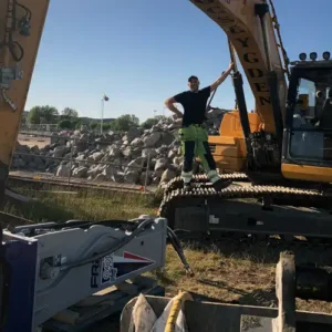 Alingsås Riv & Gräv AB med Furukawa FXJ225 hydraulhammare