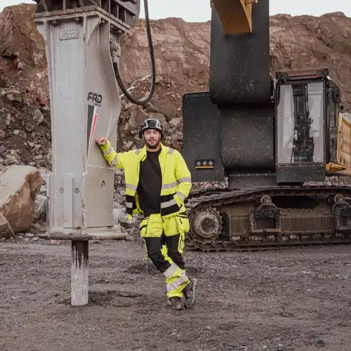 Hallstaviks Entreprenad AB med Furukawa FXJ375 hydraulhammare