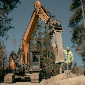 Hööks Grävproduktion AB med Furukawa FXJ375 hydraulhammare