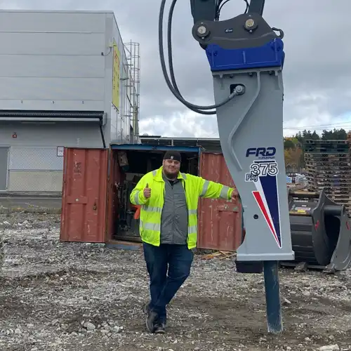 Kemoffs Åkeri och Entreprenad AB med Furukawa FXJ375 hydraulhammare