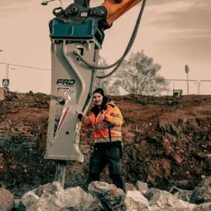 Kristoffer Persson's Väg-& Schaktmaskiner AB med Furukawa FXJ375 hydraulhammare