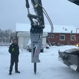 Larssons Mark & Entreprenad Surahammar AB med Furukawa FXJ175 hydraulhammare