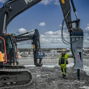 Mackes Gräv AB med Furukawa FXJ375 hydraulhammare