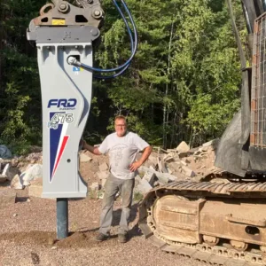 NSM Grund och Entreprenad AB med Furukawa FXJ475 hydraulhammare