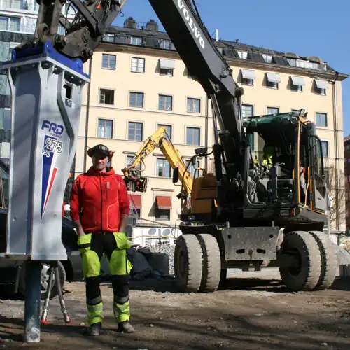 Niklas Sandberg Entreprenad AB med Furukawa FXJ275 hydraulhammare