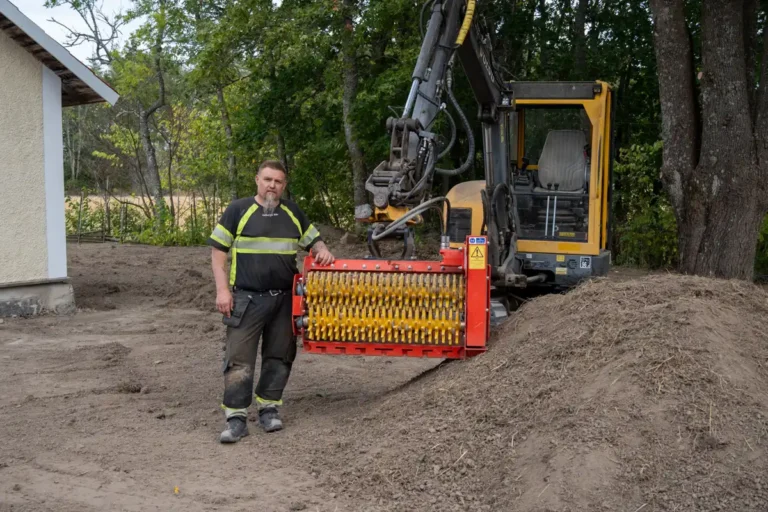 Pär Loberg med Rotastar ST2 4 siktskopa monterad på Volvo ECR38